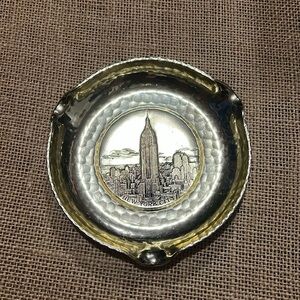 Small metal ash tray New York